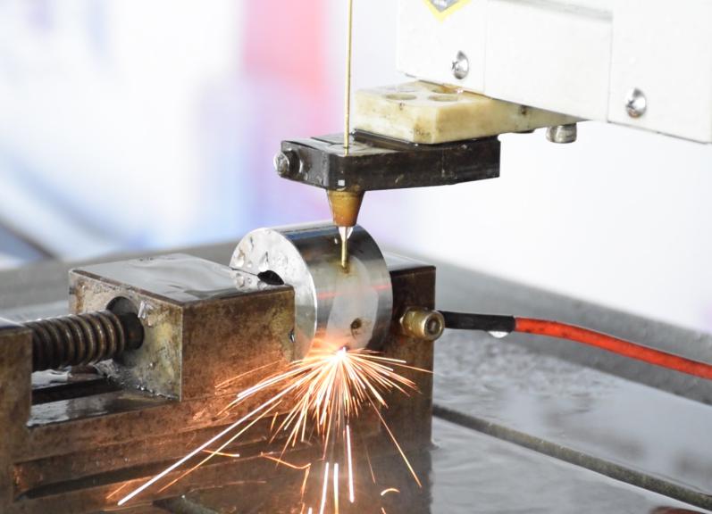 如何在難加工材料、曲面、斜面等異形面穿孔加工