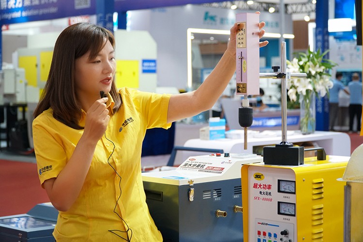 【資料】北京展現(xiàn)場(chǎng)直播圖片素材K0911張曉燕 (1).jpg